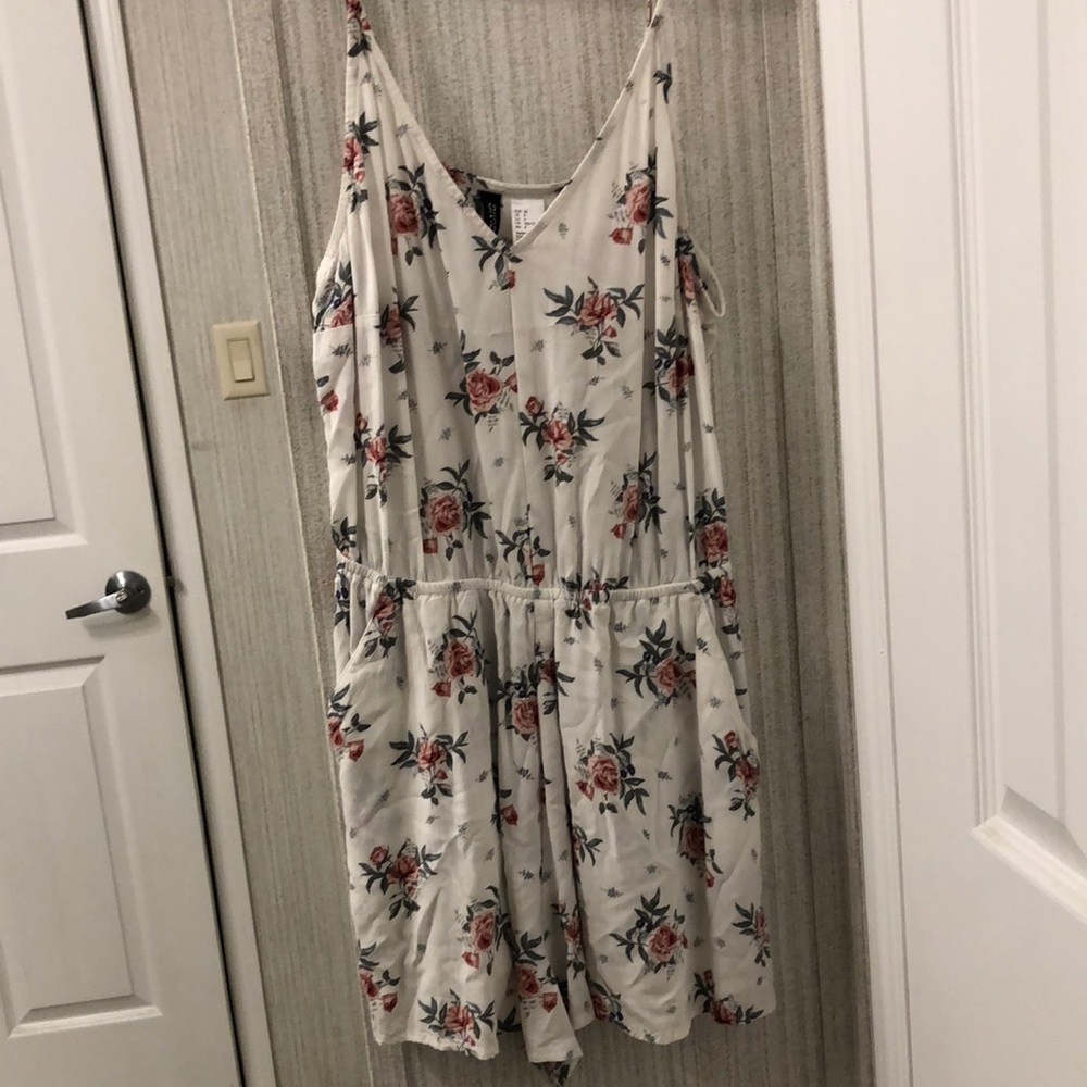 Divided US 8 romper fits like XS